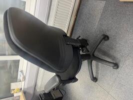 Gentoo-Vantage-100-2-Lever-Operators-Chair-with-Adjustable-Arms.jpg